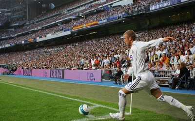 多宝电竞-伊萨克接角球头槌破门